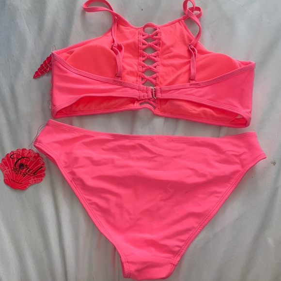 𝑁𝑒𝑜𝑛 𝑃𝑖𝑛𝑘 𝐵𝑖𝑘𝑖𝑛𝑖 - Picture 2 of 3